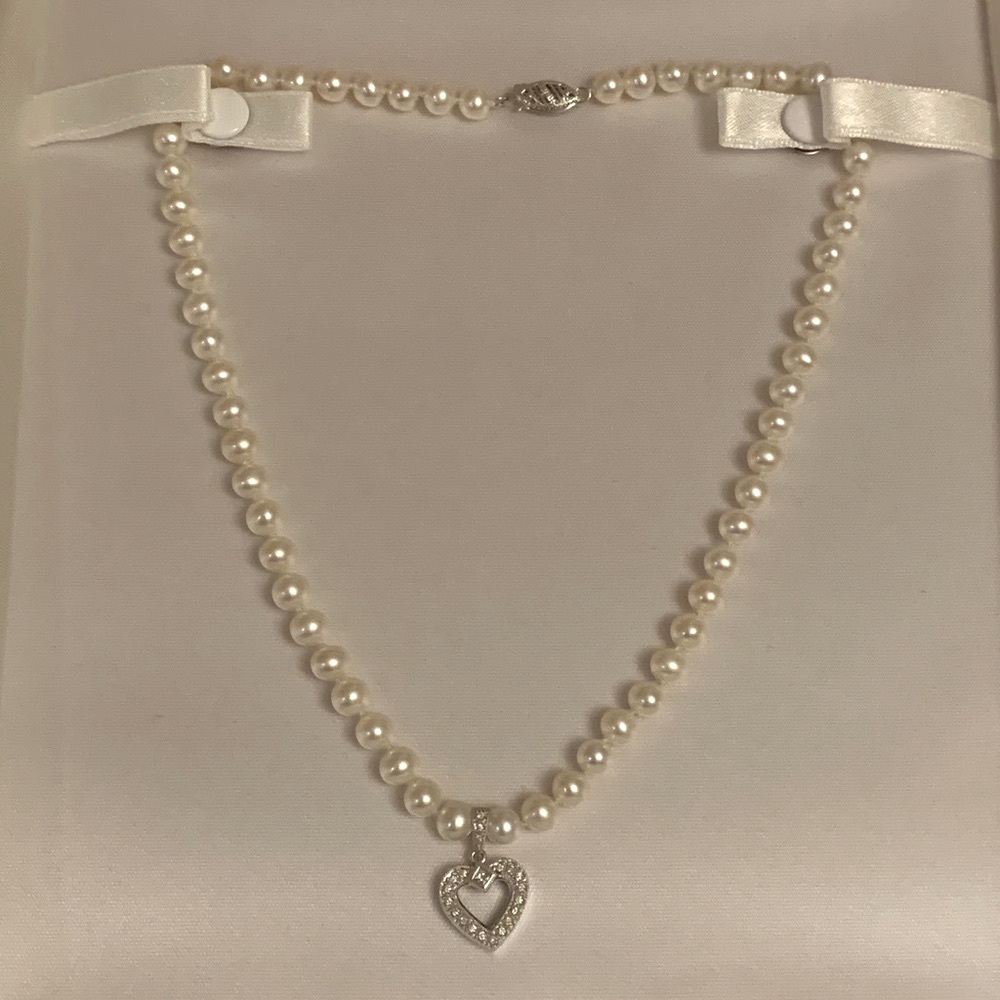 Brand New Pearl Necklace with Diamond Heat Pendant